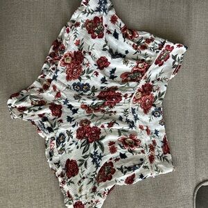 LIKE NEW SIZE MEDIUM AMERICAN EAGLES Floral Print Shorts